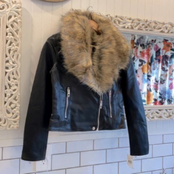 BLANKNYC Night Fever Faux Leather Black Moto Jacket with Fur Trim NWT XS - Picture 8 of 11